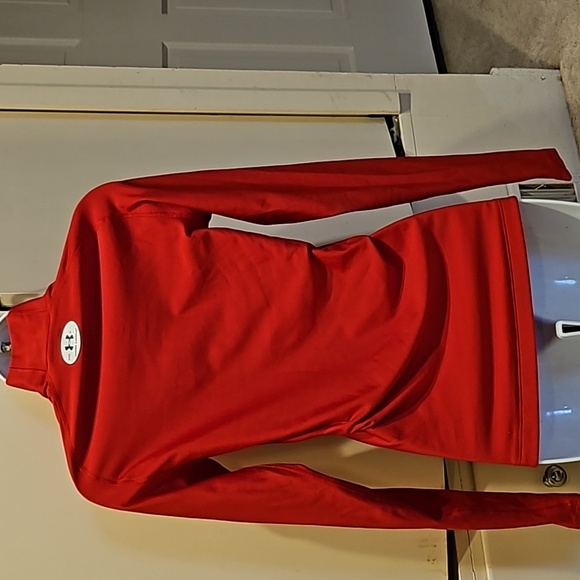 Under Armour Long Sleeve Athletic Top. Size M - Picture 4 of 8